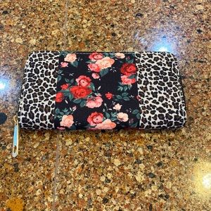 *****CLEARANCE*****    NWOT FLORAL/ANIMAL PRINT FABRIC WALLET